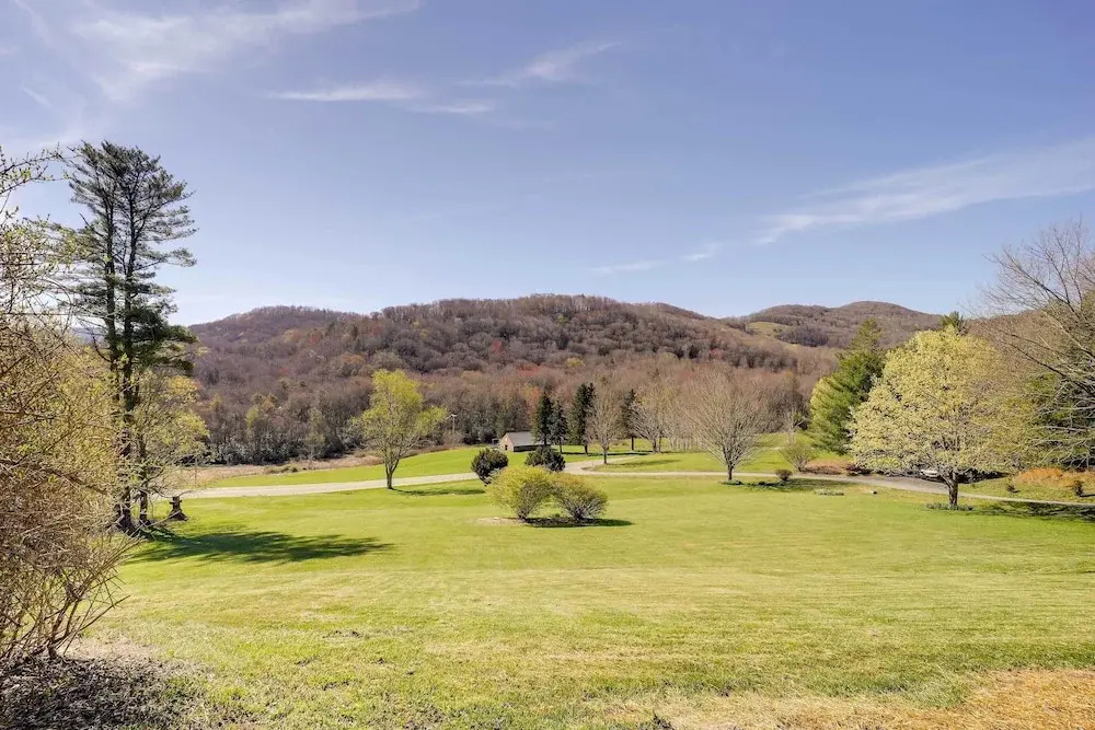 Deck, Grill & Mountain Views: Banner Elk Retreat!