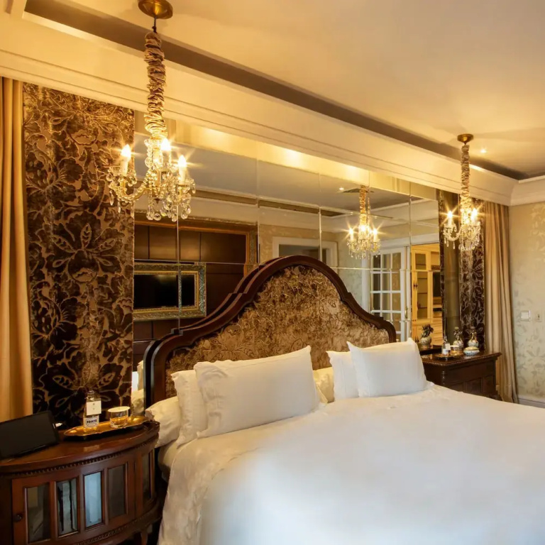 Suite with balcony