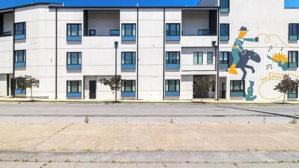 Sleeps 24 Game Rooms, Murals, Balconies Soundcheck & Vinyl House by Avantstay
