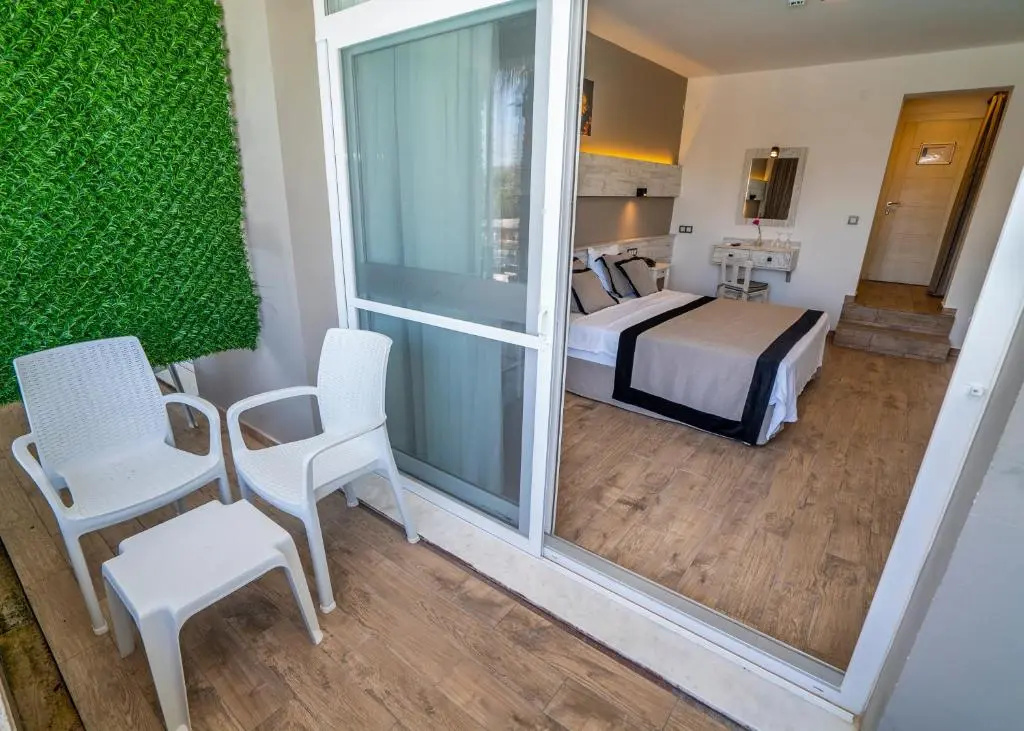 Standard Double room with sea view (full double bed)