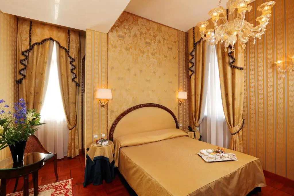 Deluxe Double room (full double bed)