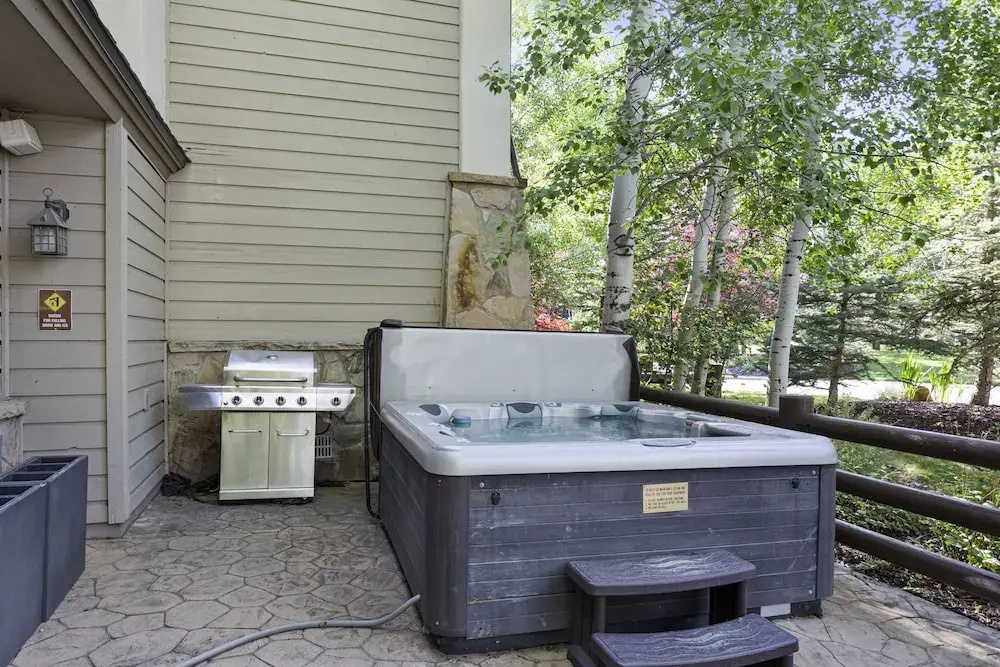 Deer Lake Village at Deer Valley Resort - Two Bedroom Condo with Hot Tub #2426 2 Condo