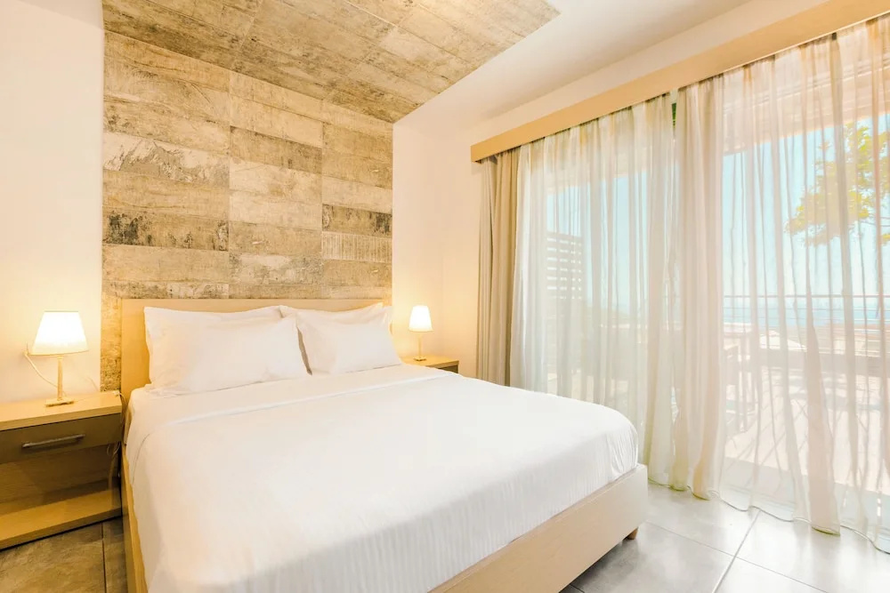 2 Bedrooms Executive Apartment with balcony and with sea view