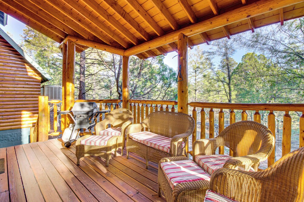 Great for Gatherings! Family Cabin in Lakeside