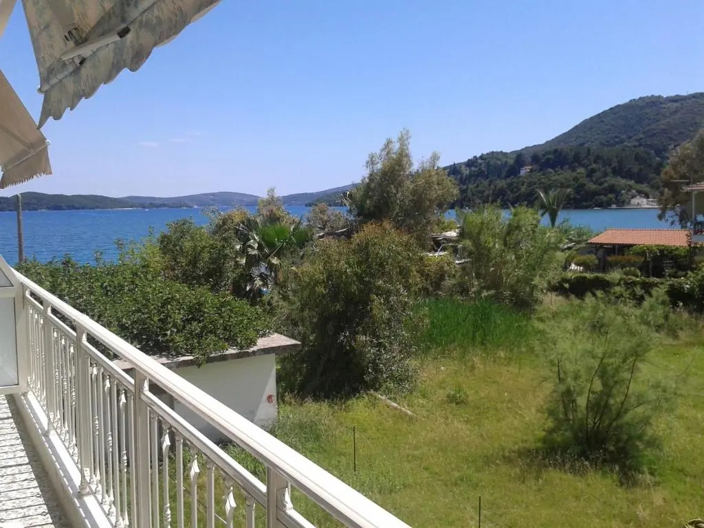 Standard Double room with partial sea view (full double bed)