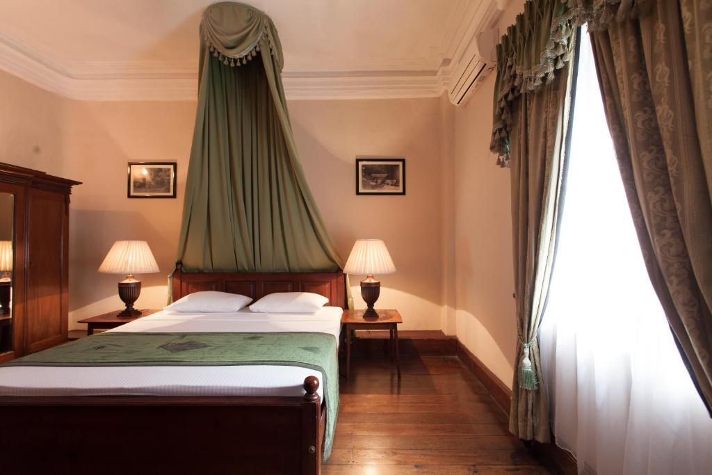 Queen's Hotel