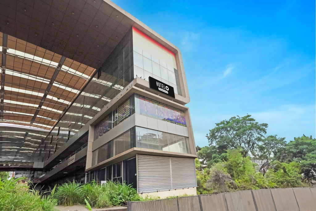 Hotel O Ugat Canal Surat Royal Orbit