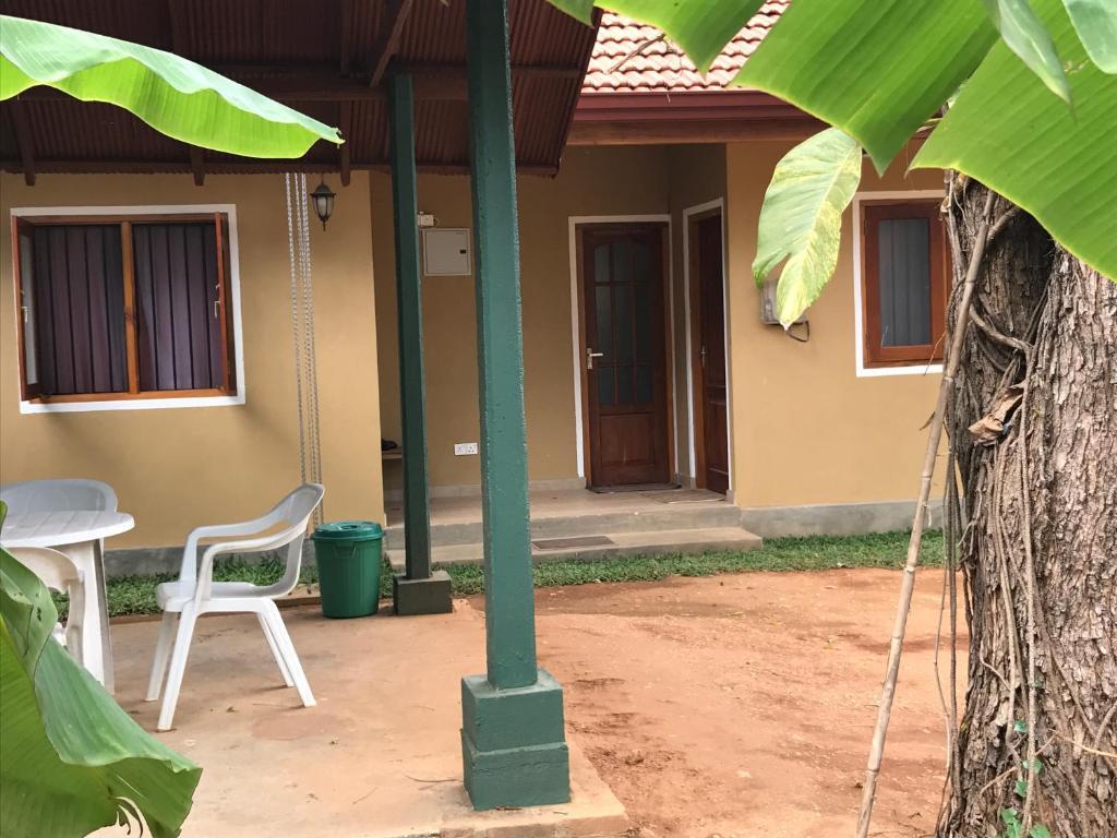 Villa Shade