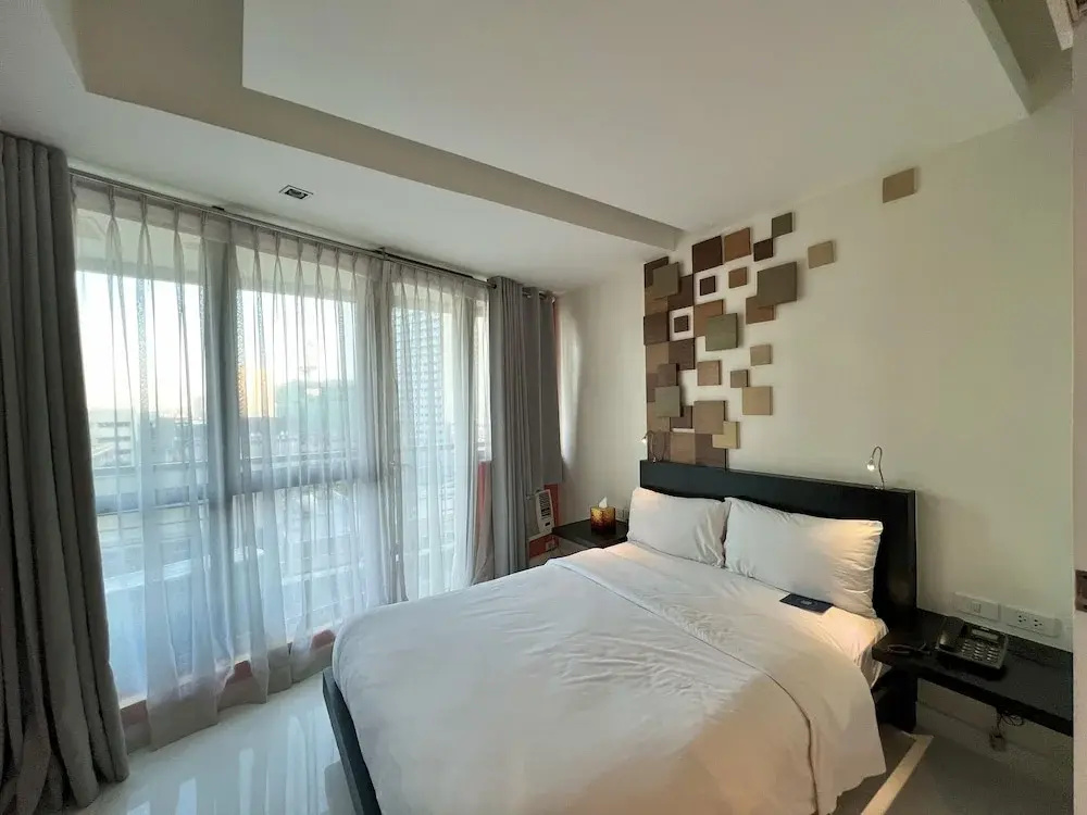 2 Bedrooms Suite with balcony