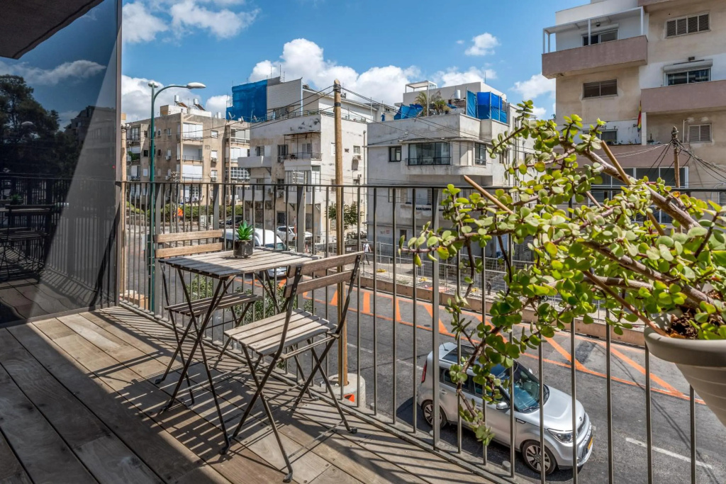 Hilton Beach Area- Perfect 1 BDR in a new building