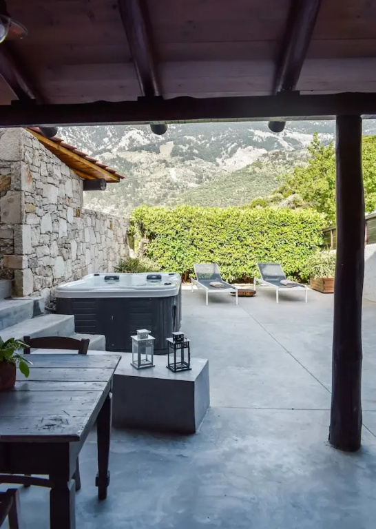 Deluxe Suite with mountain view