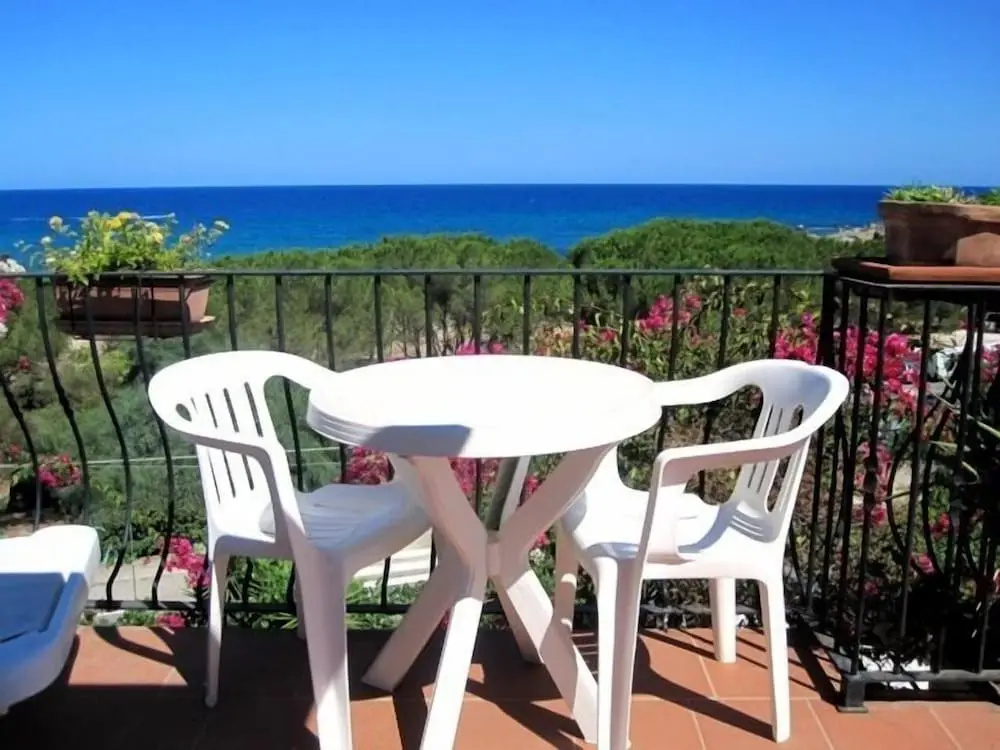 Aparthotel Domus De Janas Sul Mare - Chambres
