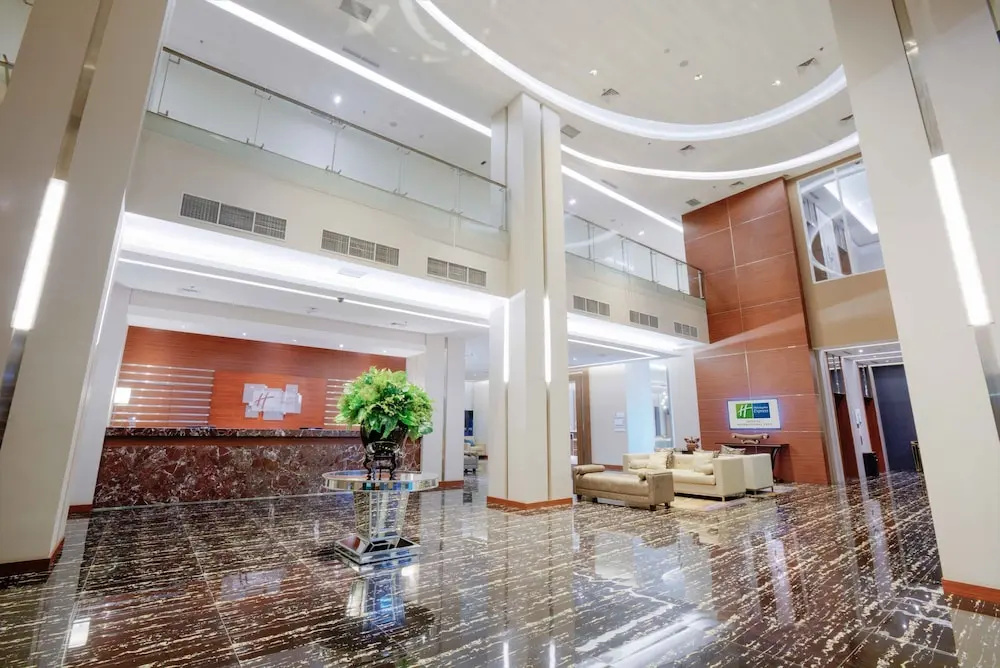Lobby & Reception