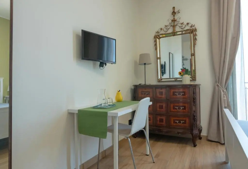 Deluxe Double room with sea view (full double bed)