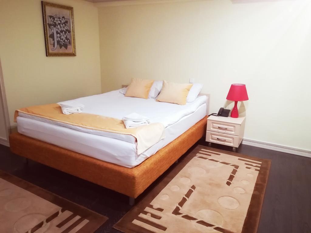 Standard Double room with balcony (full double bed)