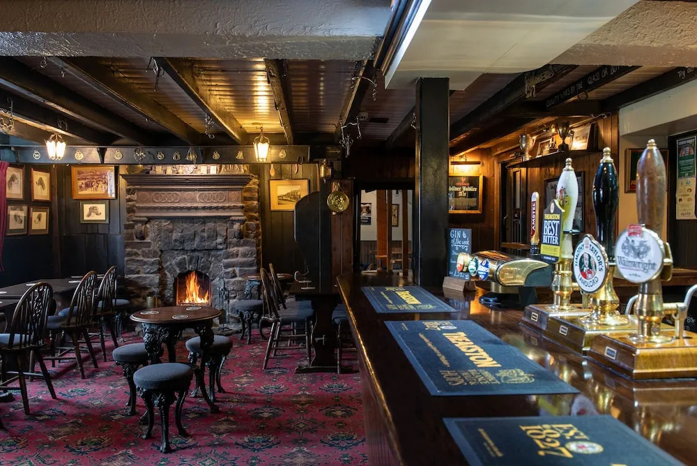 The Fox and Hounds - Général