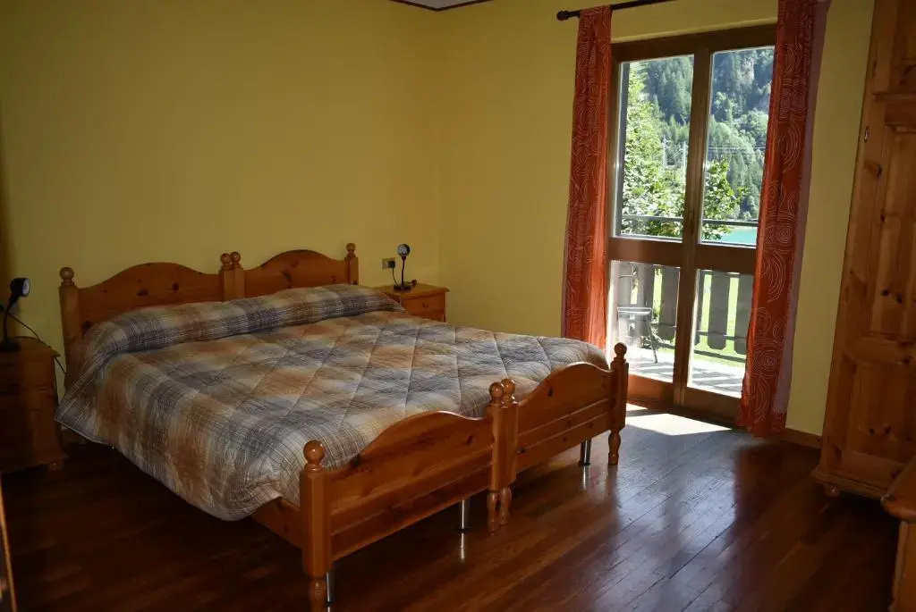 Standard Double room (full double bed)