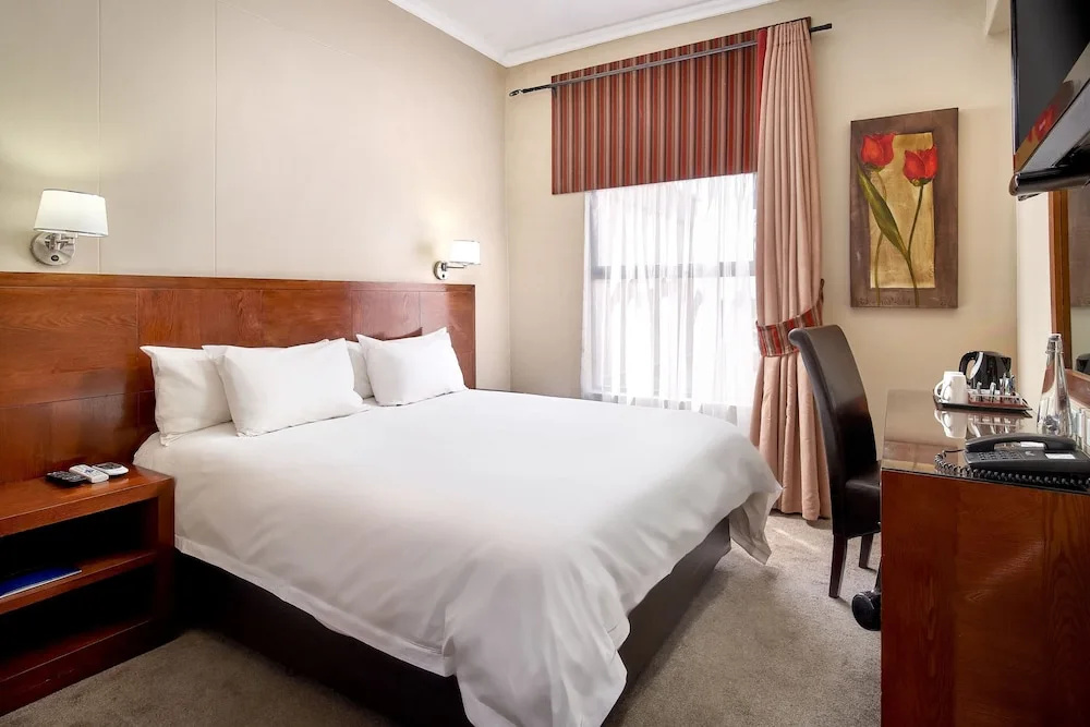 Standard Double room with city view (full double bed)