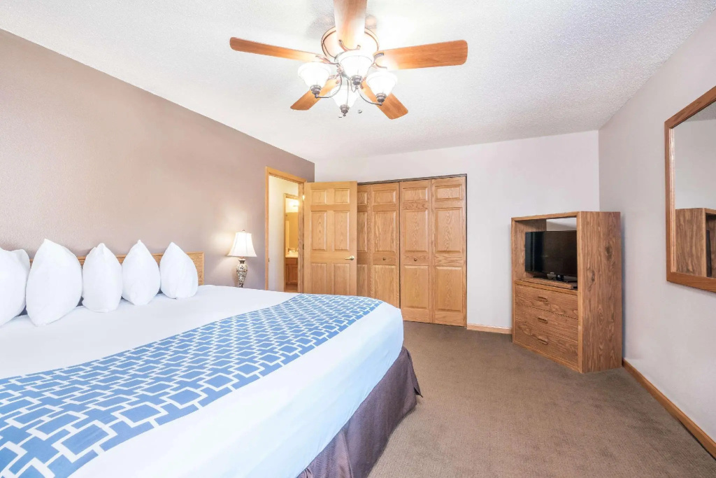 1 Bedroom Double Suite (full double bed)