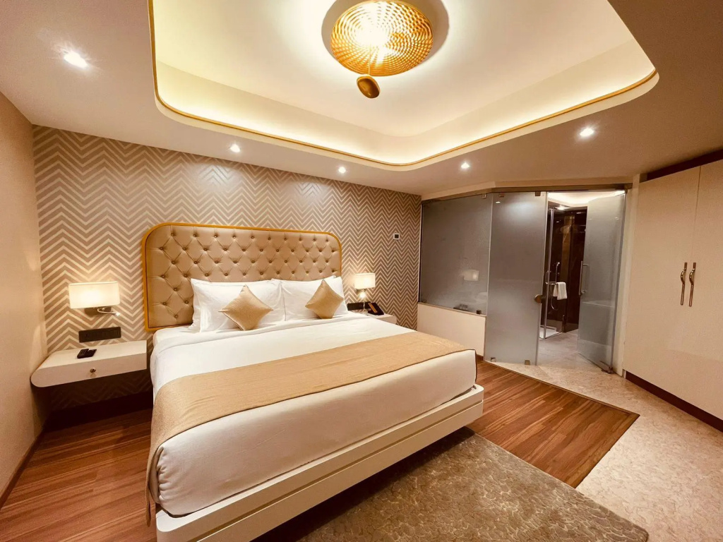 Superior Double room (full double bed)