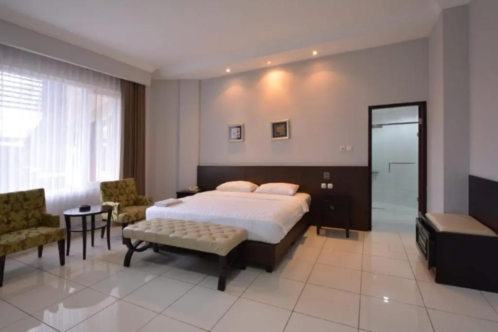 Deluxe Double room (full double bed)