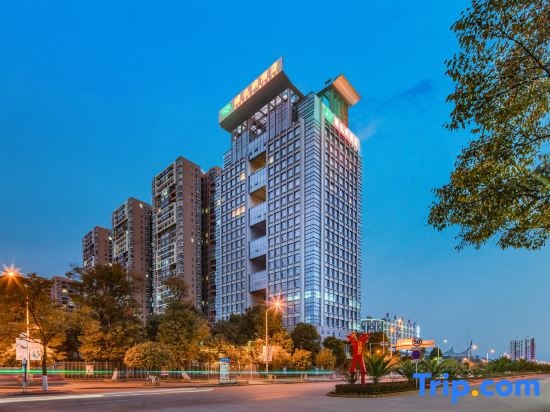 Vienna Hotel (Qujing High Speed Railway Station Wuguanyi Center) — фото 1