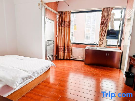 Deluxe Double room (full double bed)