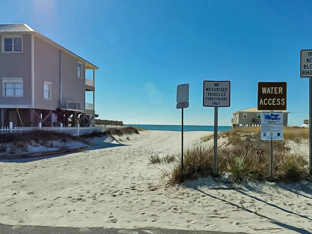 Charming Coastal Cottage in Fort Morgan With Beach and Pool Access