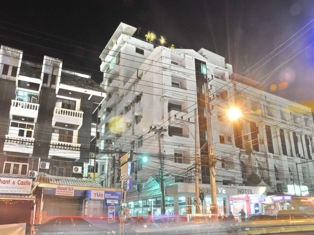 Highfive Hotel — фото