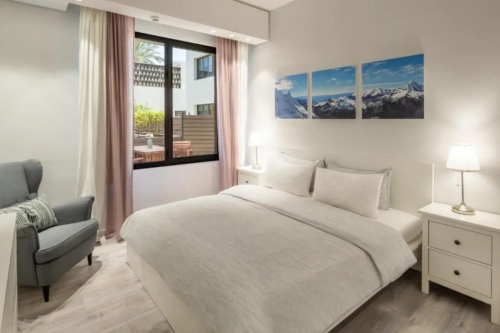 2 Bedrooms Apartment with city view