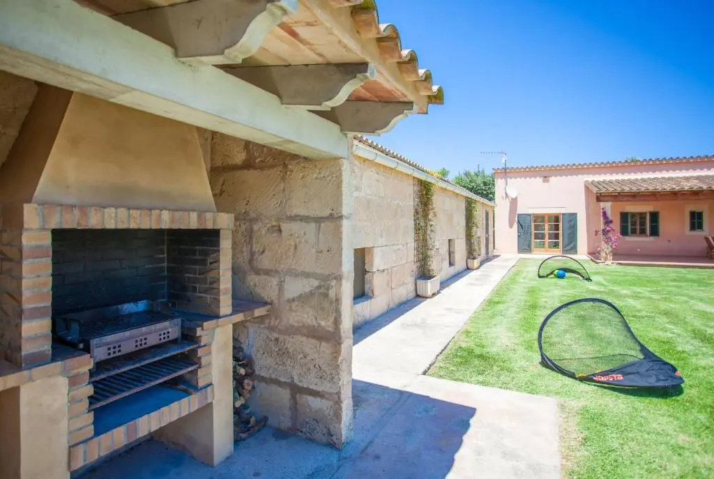 4 Bedrooms Villa