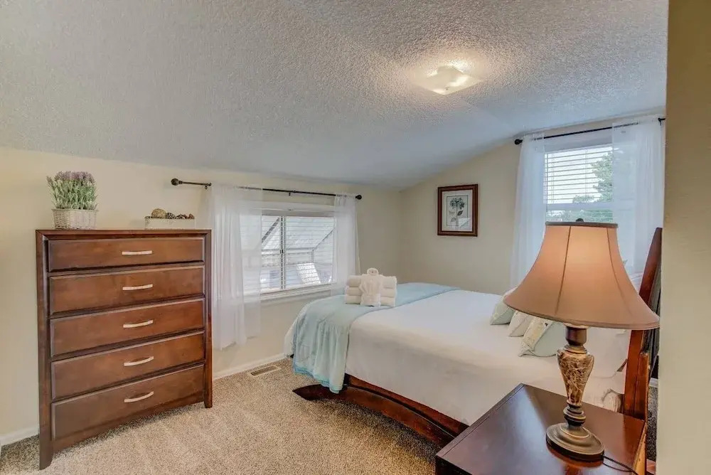 3 Bedroom Downtown with Firepit — фото 2