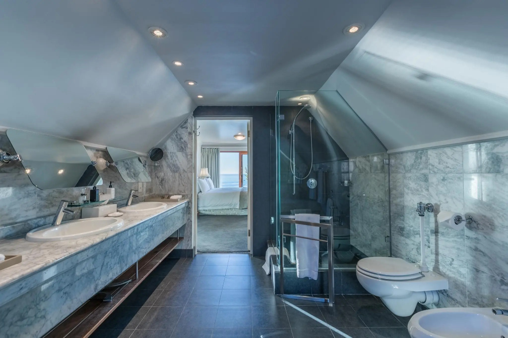 Suite with ocean view
