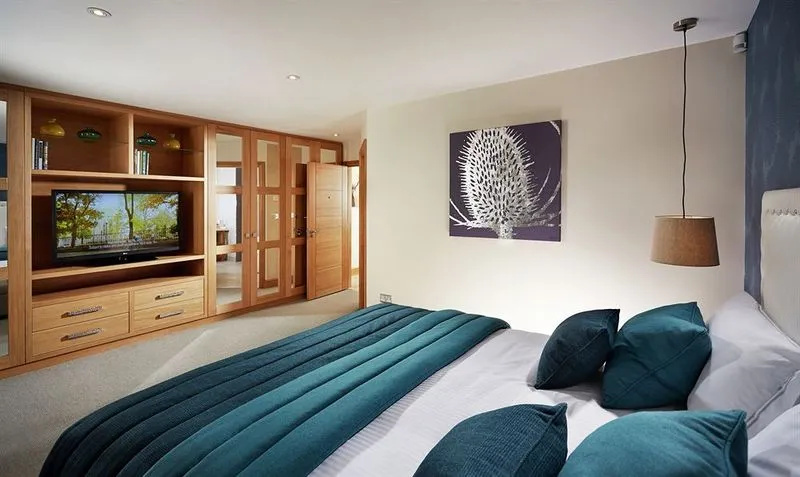 Alexander House And Utopia Spa - Tap to explore photos