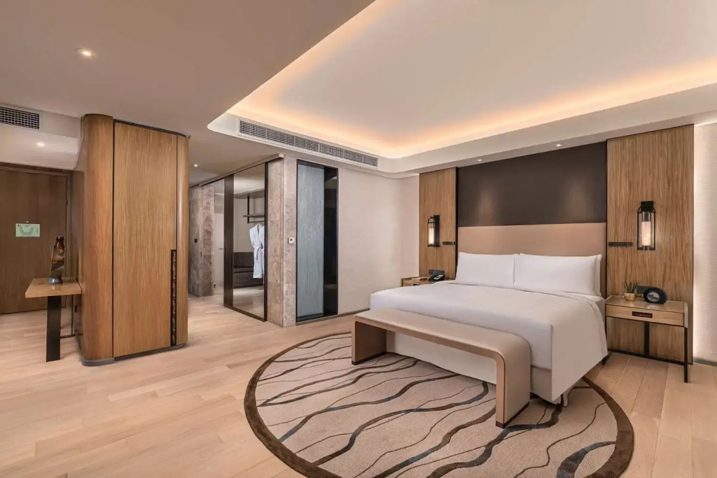 Premier Double room with bay view (full double bed)