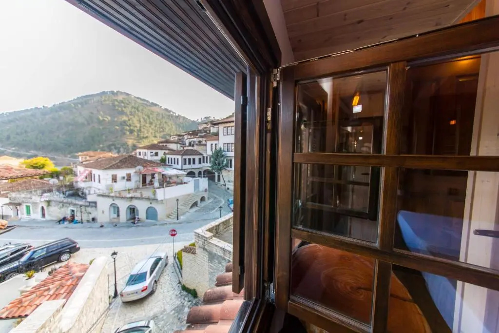 Deluxe Double room with city view (full double bed)