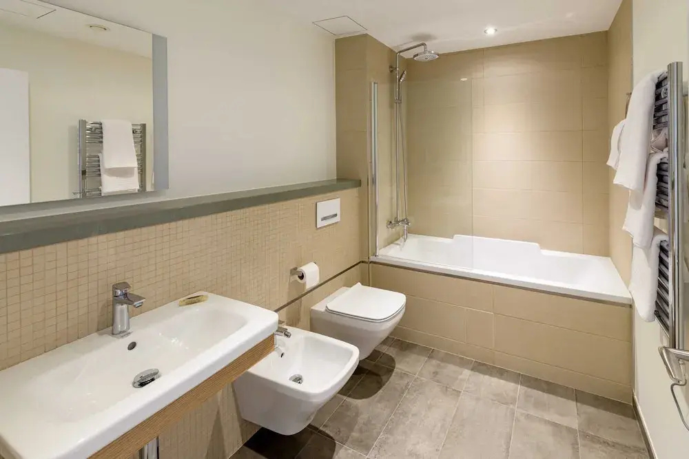 Luxury Modern Apartment With Exceptional Views! Hosted by Sweetstay - фото 10