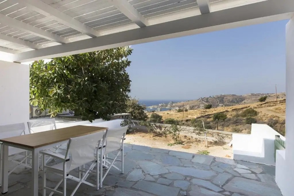 67sq meters modern apartment with a swimming pool and sea view in Koundouros