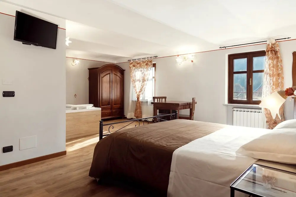 Standard Double Attic room (full double bed)