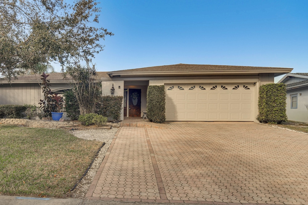 Poolside Oasis! Family Escape in Safety Harbor