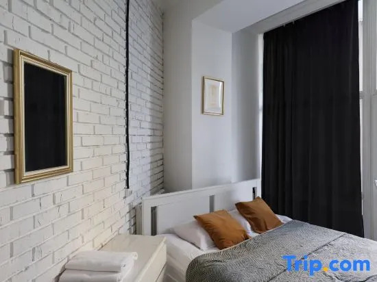 Двухместный номер Standard с балконом двуспальная кровать в Hannah Inn budget hotel