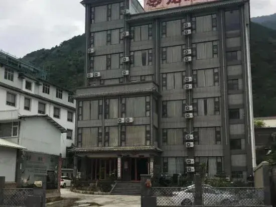 Longyuan Hotel