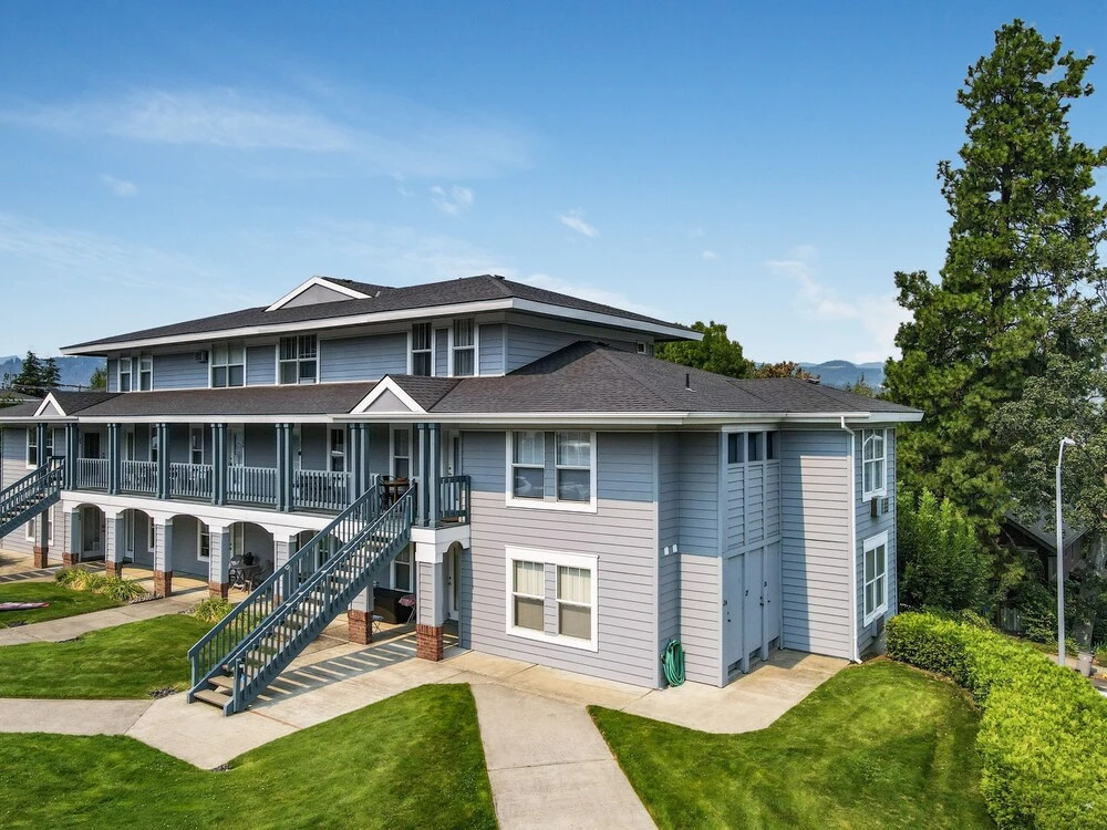 28 Lodge 1 Bedroom Condo by RedAwning