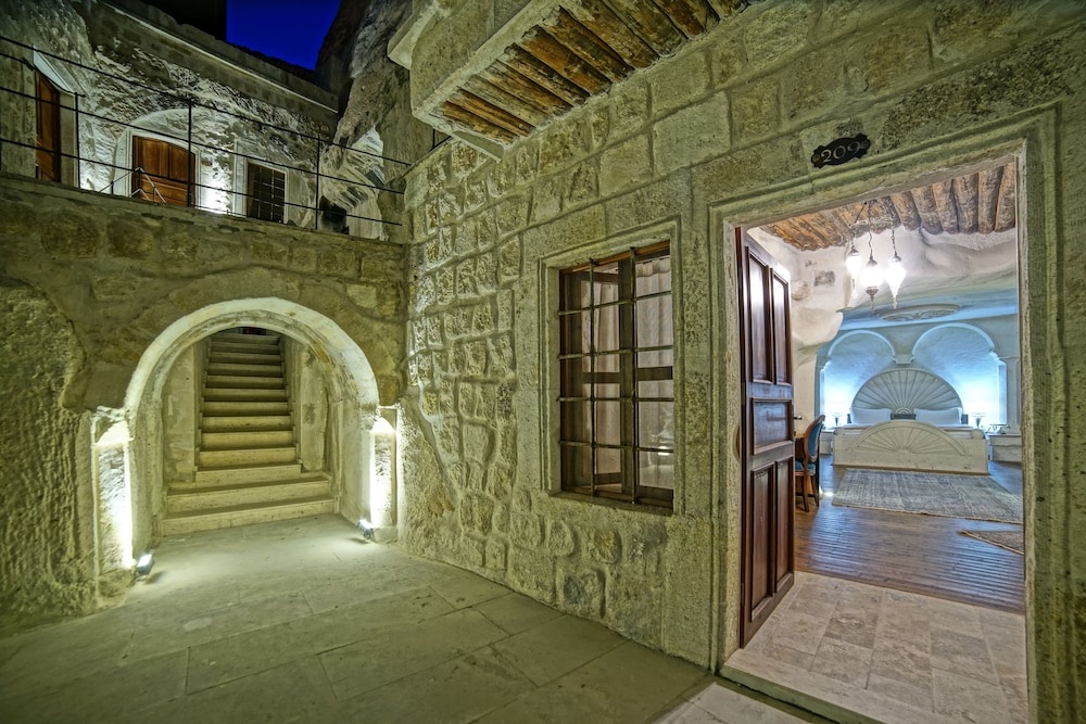 Taru Cave Suites