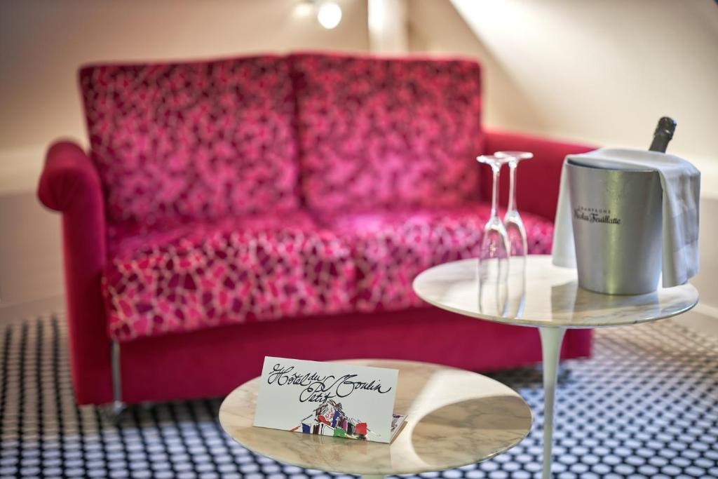 Hôtel du Petit Moulin, Haute Couture hotel by Lacroix 91