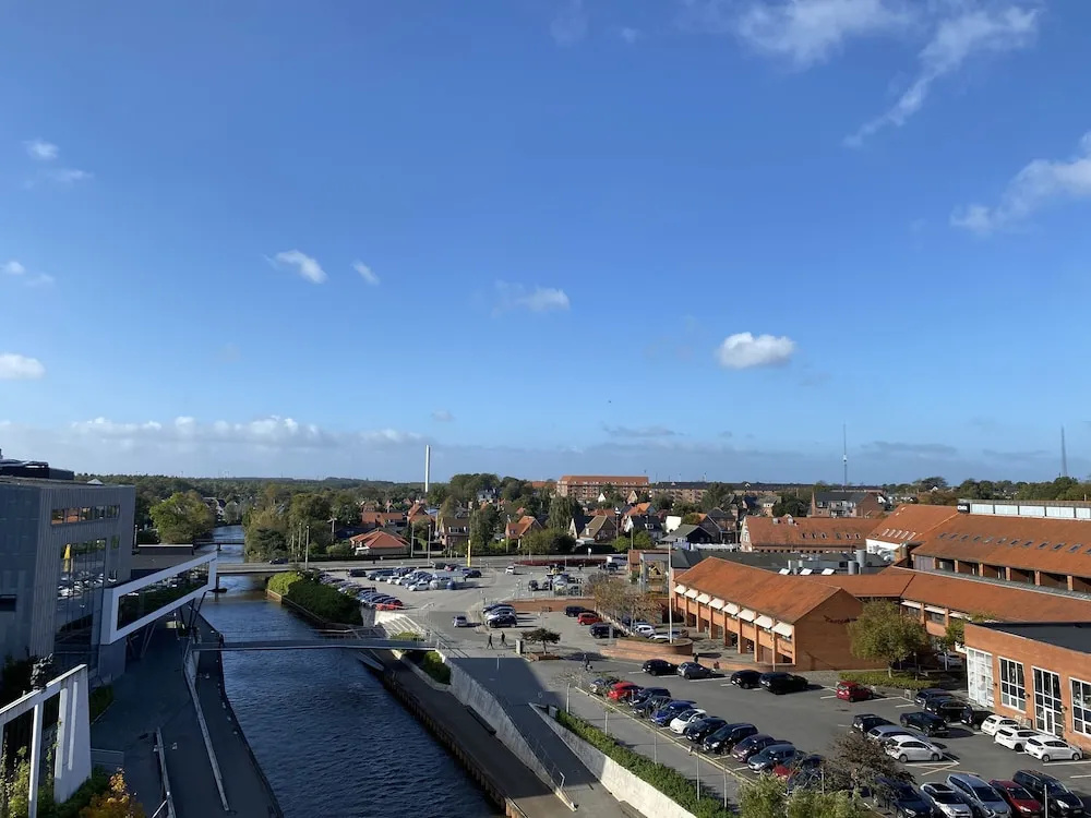 Business Double room with river view (full double bed)