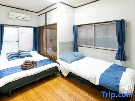 8 min by train from Ikebukuro Station, 18 min from Shinjuku Station