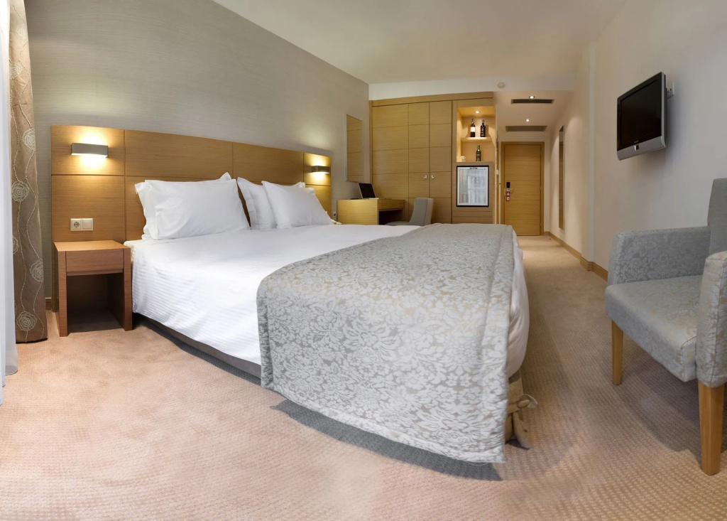 Deluxe room (handicap accessible)