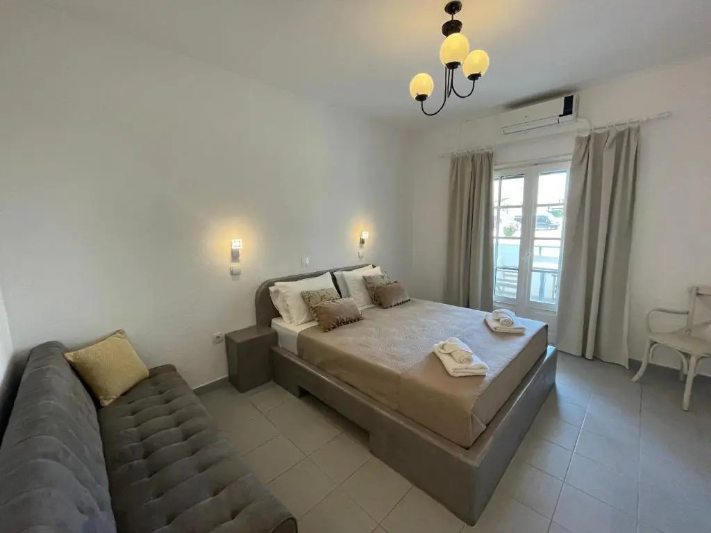 Deluxe Double room with balcony and with sea view (full double bed)