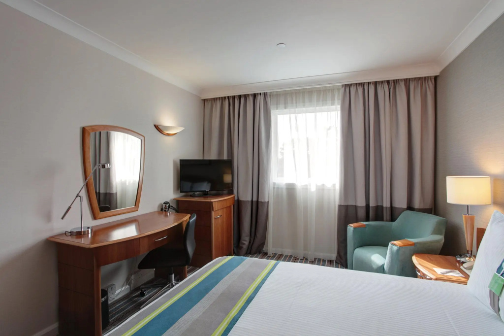 B&B HOTEL London Heathrow Room Type - Double room (full double bed)